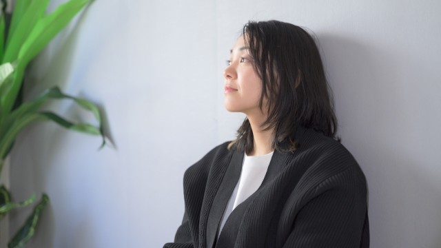 おひとりさまの相続対策として遺言書を準備する様子・独身者の国庫帰属リスクと福岡での相続相談